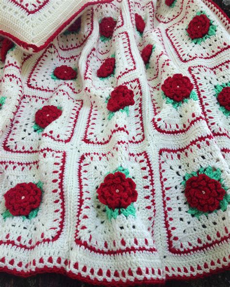 Christmas Rose Afghan And Pillow Set Crochet Pattern Maggies Crochet