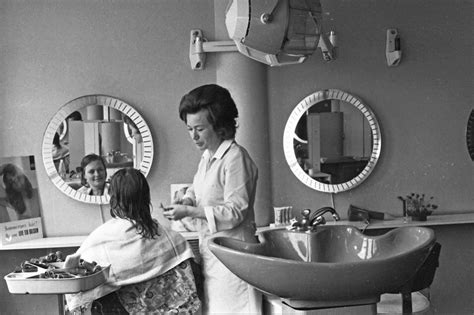 Pin By Dawn On Postcards From The Beauty Parlor Vintage Hair Salons