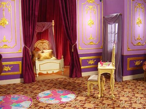 Pin By Amy Woodruff On Enchanted Disney Bedrooms Tangled Bedroom