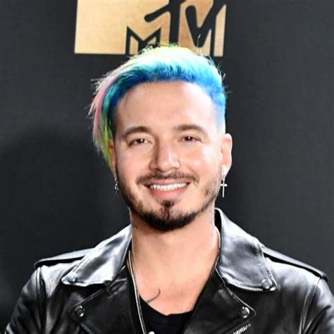 But fans were in for a real shock when the colombian sensation shaved off his entire hair and went bald. J Balvin Hairstyle - Men's Hairstyles & Haircuts X