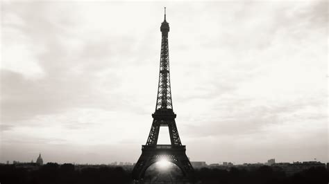 Eiffel Tower Black And White Wallpaper Hd