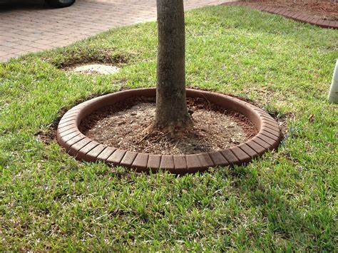 Perfect Circle Tree Ring Brick Stamp 前庭の造園 庭作りのアイデア 造園 ブリック 小さな庭園