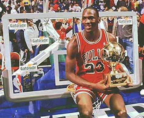 Michael Jordan Wins His First Dunk Contest