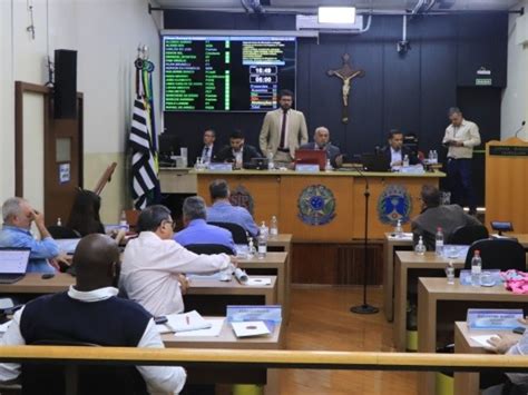 Câmara de Araraquara altera regra que trata sobre reajuste em salários