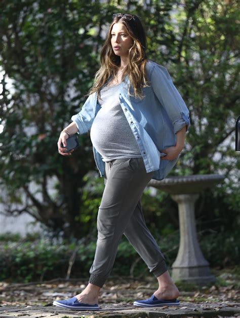 Justin Timberlake Is Mad Jessica Biel Is Working While Pregnant Begging Her To Slow Down