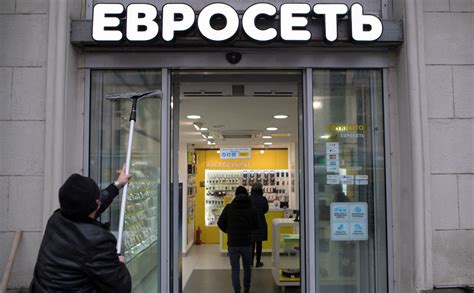 Картинки по запросу максим блинов риа новости «Связной» и «Евросеть» объявили об объединении ...