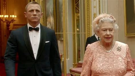 The Queen Skydiving With James Bond 2012 Olympics Youtube