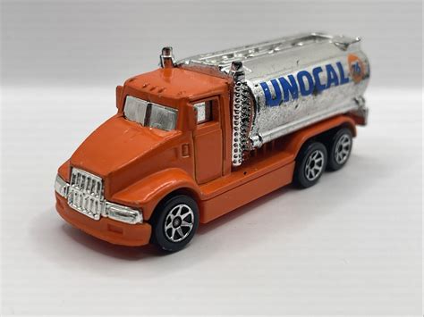 Hot Wheels Unocal 76 Gas Fuel Delivery Tank Truck Orange Die Cast 164