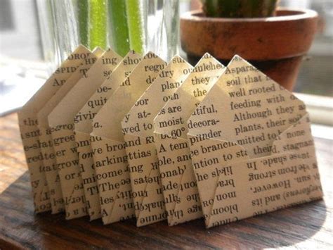 crafts from old book pages | recycle old book pages | crafts