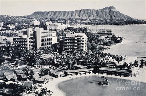 Vintage Waikiki Scenic Photograph By Hawaiian Legacy Archive Printscapes