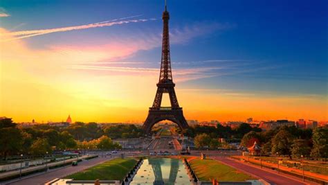 Η γαλλία είναι από τους σημαντικότερους τουριστικούς προορισμούς του κόσμου. OMOGENEIANEWS: Γαλλία: Ο Πύργος του Άιφελ ανοίγει ξανά ...