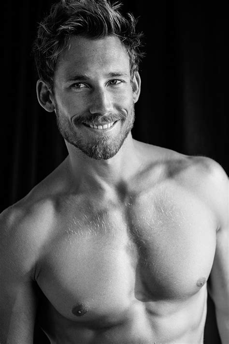 Shirtless Men On The Blog Calum Winsor Mostra Il Sedere