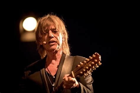 This hasn't stopped him having success as a solo artist. Capavenir-Vosges . Le chanteur Jean-Louis Aubert fait vibrer la Rotonde