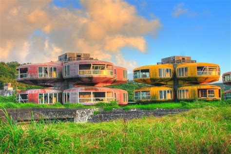 Curious Places Sanzhi Ufo Houses Sanzhi Taiwan