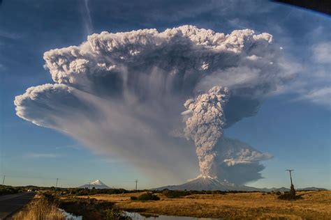 15 Breathtaking Pics Of Volcano Eruption In Chile That Forced 4000 To