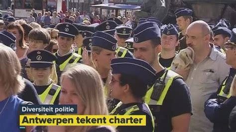 Politiezone antwerpen hijst daarom in deze periode de regenboogvlag aan politietoren oudaan en het kantoor op de noorderlaan. De Wever: "Van Antwerpse politie voorbeeld maken op vlak ...
