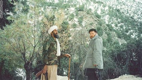 شاهد الصور لقطات نادرة لزعيم القاعدة أسامة بن لادن تصوير عبدالباري عطوان