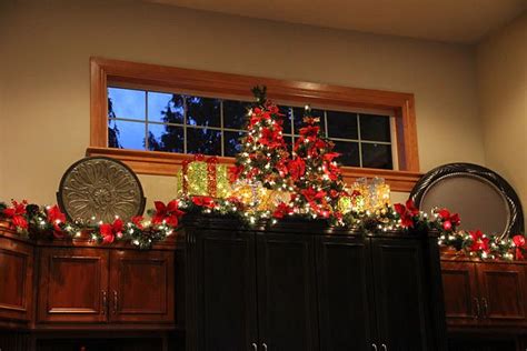 But i needed to make it a personalized statement and so i asked the hubby what he would like to see and beach cafe was. Above the kitchen cabinets... | Christmas decorations ...