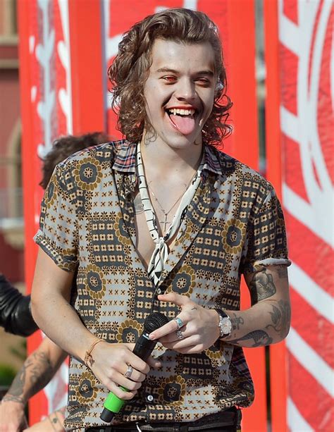 16 strangely fascinating photos of your favorite celebs as vampires harry styles 2014 bae