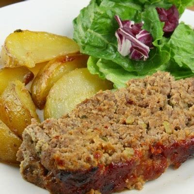 It's easy to make, only has 1 net carb a slice, and doesn't. Meatloaf 400 : Best Classic Meatloaf Recipe I Wash You Dry ...