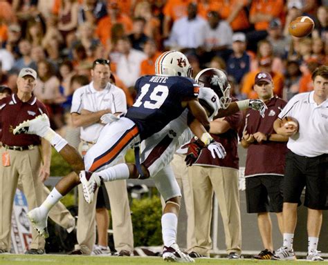 After Three Quarters Of Struggles Auburn Defense Steps Up In Win