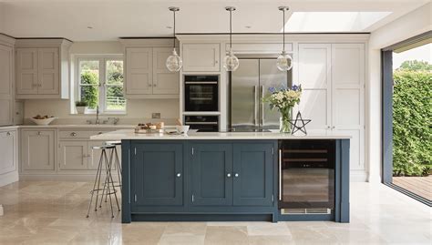 Stylish tips and advice for a traditional interior. Blue Shaker Kitchen in 2020 | Kitchen cabinets color ...