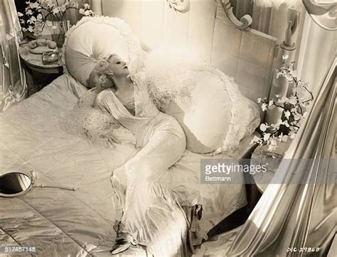 Of Actress Jean Harlow Photos And Premium High Res Pictures Getty Images