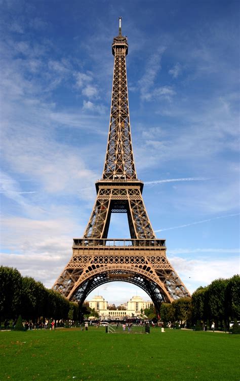 Tour Eiffel — Wiktionnaire