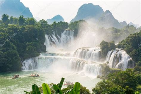 Stunning View At Detian Waterfall In Guangxi China — Stock Photo