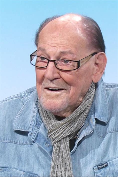 Herbert köfer was born on february 17 schauspieler herbert köfer 2020 bei der verleihung der „goldenen henne. Herbert Köfer wird 99 Jahre alt | NDR.de - Fernsehen ...