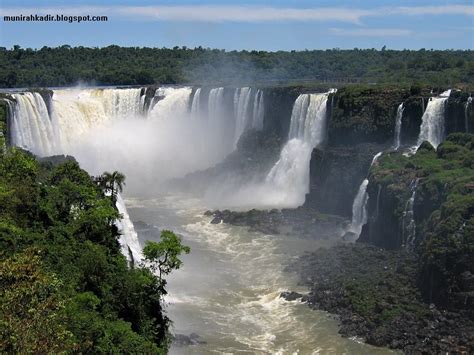 Air terjun adalah formasi geologi dari arus air yang mengalir melalui suatu formasi bebatuan yang mengalami erosi dan jatuh ke bawah dari ketinggian. MUNIRAH KADIR: AIR TERJUN TERCANTIK DI DUNIA