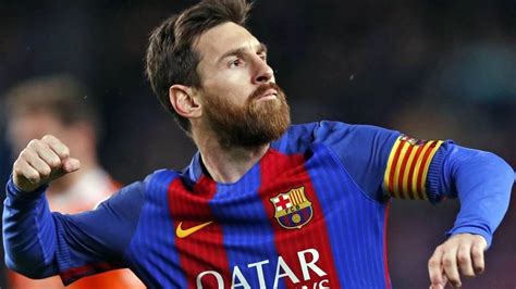 Messi is one of the highest paid footballer in the world earning slightly more than ronaldo. Messi es el futbolista mejor pagado del mundo, según Forbes - AS.com