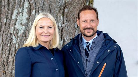 Von Der Liebe Zwischen Kronprinz Haakon Und Seiner Frau Mette Marit Und Einem Gest Ndnis