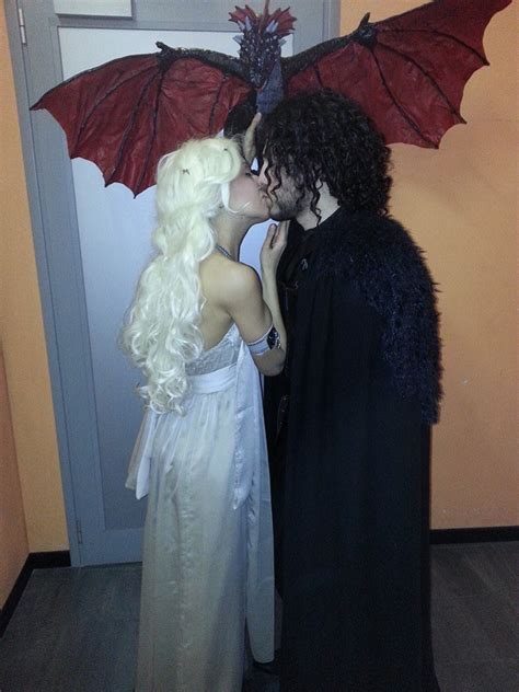 Daenerys Targaryen And Jon Snow Cosplay Kiss By Shanaamu