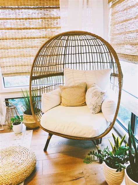 A hot pink wall and bright green and blue chairs for a boho chic space. Pin by Courtney Leonard, Recovery Blo on Things I'm Loving ...