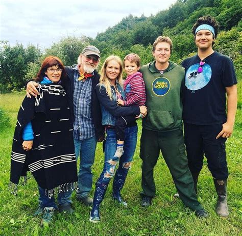 Jewel Son Kase With Her Family Alaska The Last Frontier On Discovery