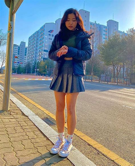 monacobby on instagram🤍 cute skirt with pink converse💕 pink converse outfit converse fashion