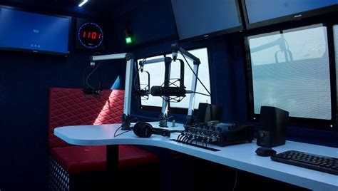 Wbf proudly presents our 36th consecutive season of broadcasting the cup, xfinity and truck series, on fm 102.9, am 1130 wbf and streamed online at listen.wwbf.com! Algoa FM is the first radio station to lead with OB technology