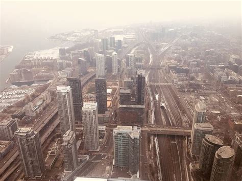 The cn tower in downtown toronto is a concrete communications/observation tower and an iconic the council on tall buildings and urban habitat define a tower as 'a building in which less than 50. CN Tower (Toronto) - Aktuelle 2020 - Lohnt es sich? (Mit ...