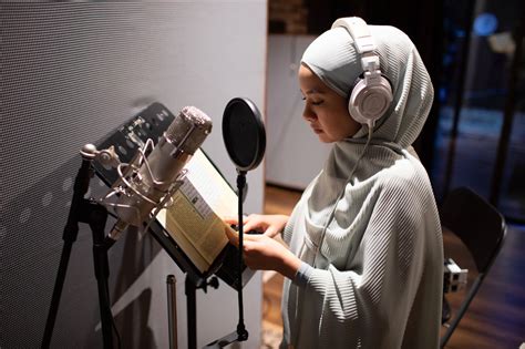 I had no problems with grammar, punctuation and style of writing. Neelofa Perdengarkan Maksud Bacaan Ayat Al-Quran Dalam ...