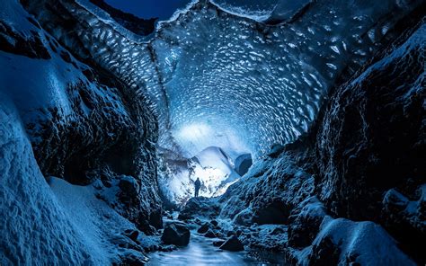Download Wallpaper 3840x2400 Glacier Cave Man Ice Snow
