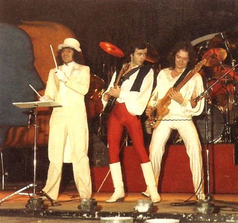 Dodi battaglia festeggia 50 anni di carriera con un grande show. POOH: Biografia Anni '70: 1979 - iPooh.it - Una canzone ...