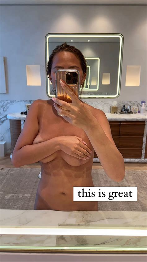 Chrissy Teigen Poses In Stunning Nude Breastfeeding Photo With Baby My Xxx Hot Girl