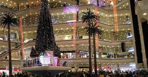 New south china mall in dongguan, china is the largest shopping mall in the world when measured in terms of gross leasable area, and second in terms of total southern coastal china. eShowBiz: Top 5 Biggest Malls in the World