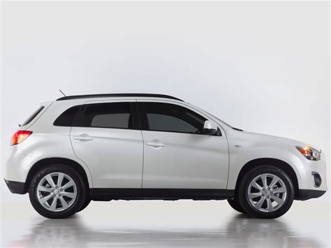It isn't as powerful as its competitors, and a cramped third row mean that the outlander only nets a 5.8 on our overall scale. 2013 Mitsubishi Outlander Sport Car Insurance Information