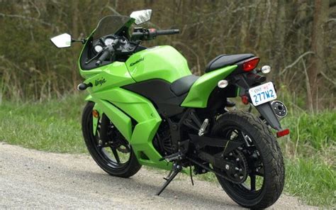 Lini ninja 250 menjanjikan nuansa berkendara yang epik setiap hari dengan mesin 249 cc, kerangka ringan, dan gaya ninja yang tajam. 2008 Kawasaki Ninja 250R - Cycle Canada