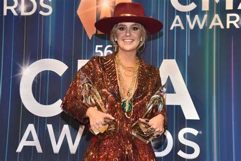 Lainey Wilson Left Speechless After Winning Two Cma Awards This One