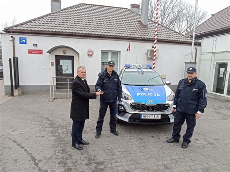 Policjanci Komisariatu Policji W Zakrzewie Otrzymali Nowy Oznakowany