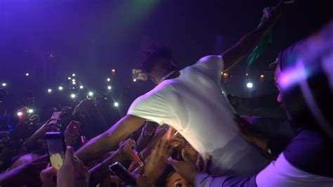 Nba Youngboy Gets Pulled Off Stage By Fans During Live Performance Dir