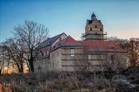 Hier erfahren sie, wie die aktuellen hochrechnungen aussehen. Das Gaensefurther Schloss im Abendlicht Foto & Bild ...